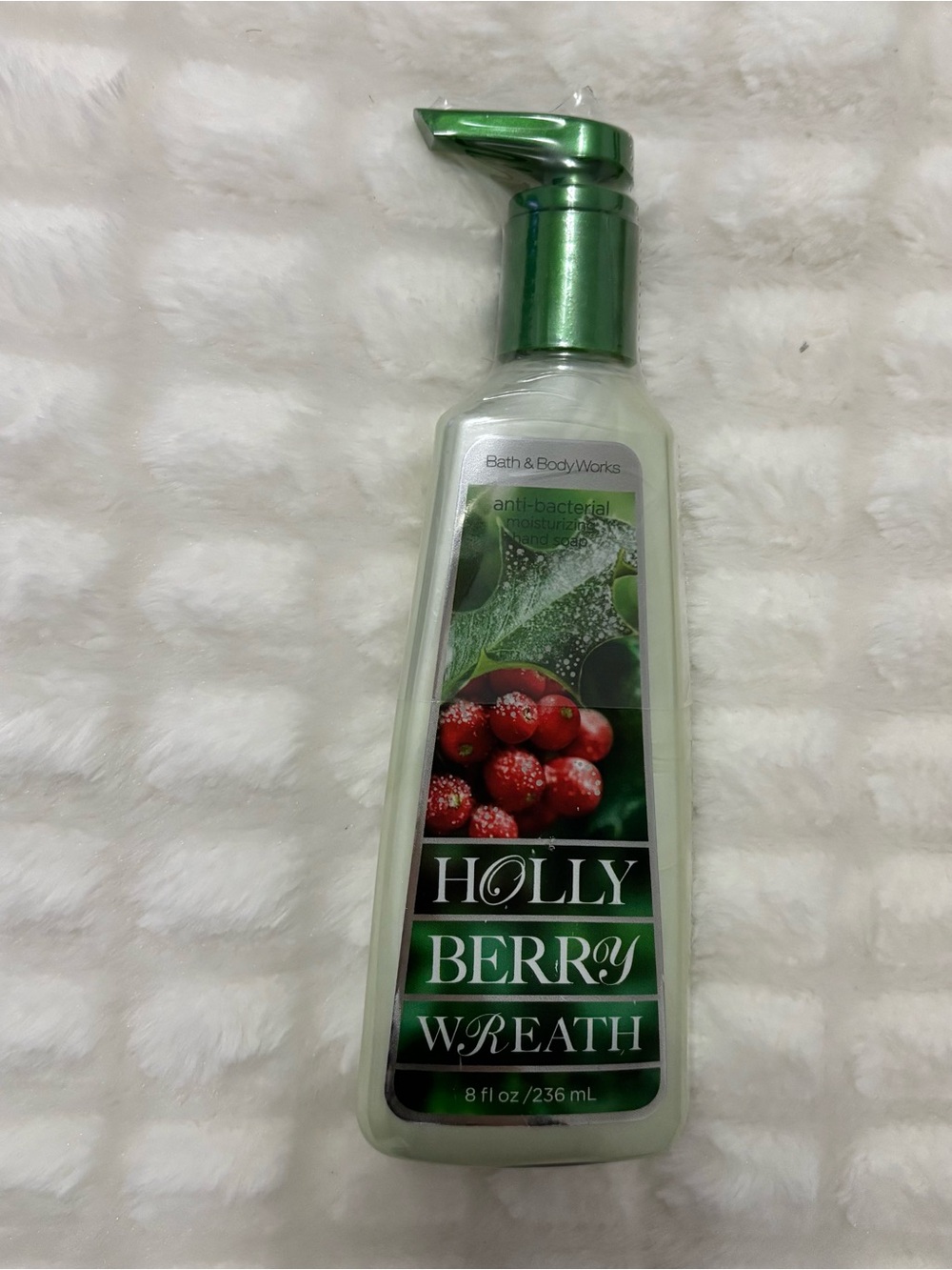 Bath and Body Works Vintage Sealed Holly Berry Wreath Anti-Bacterial Hand Soap